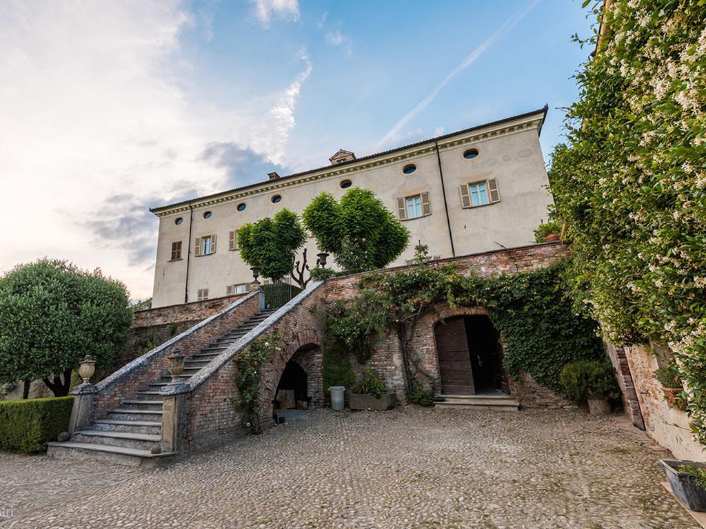 Castello Di Coazzolo Bed & Breakfast Neive Ngoại thất bức ảnh