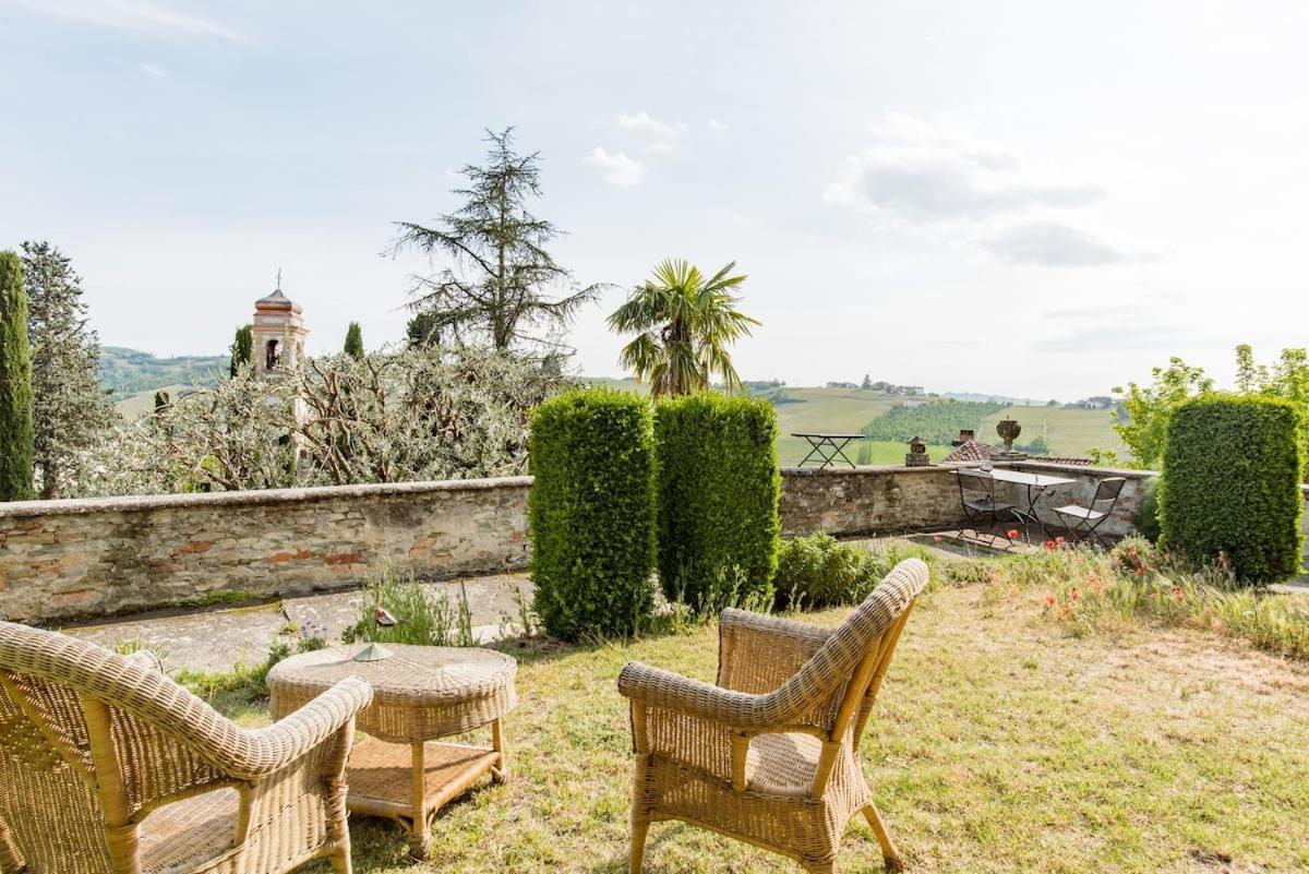 Castello Di Coazzolo Bed & Breakfast Neive Ngoại thất bức ảnh