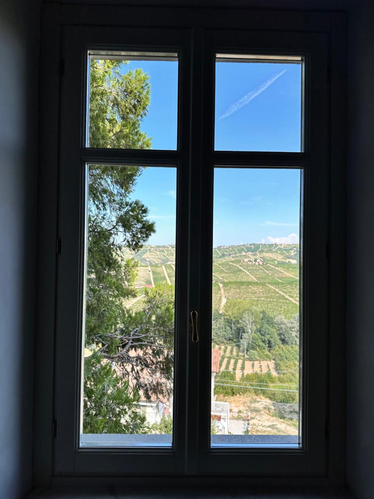Castello Di Coazzolo Bed & Breakfast Neive Ngoại thất bức ảnh