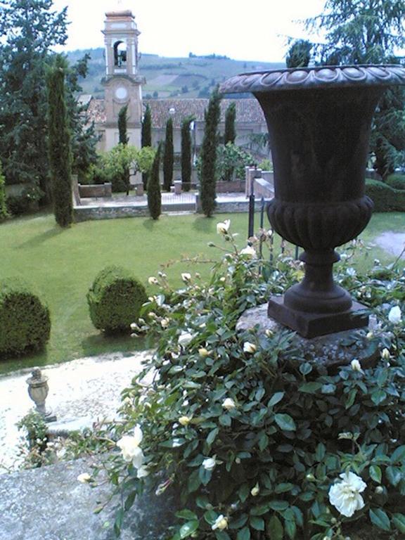 Castello Di Coazzolo Bed & Breakfast Neive Ngoại thất bức ảnh