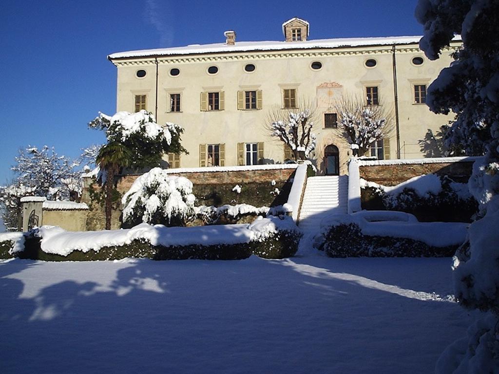 Castello Di Coazzolo Bed & Breakfast Neive Ngoại thất bức ảnh